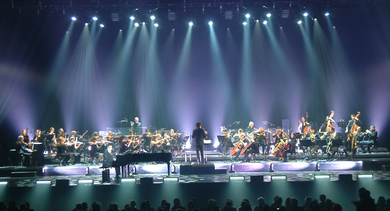 For Julien Clerc S Symphonic Tour Dimitri Vassiliu Opted For The Silence Of Leds Ayrton